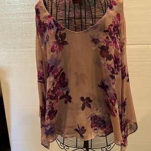 Jennifer Lopez JLO Women's Blouse Size Lg Flows Purple Floral flared bell sleeve